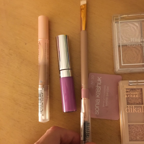 7pc Makeup Bundle Highlighters Eye Shadows Lip balm Concealer Brush Lipstick Bag - Picture 6 of 10